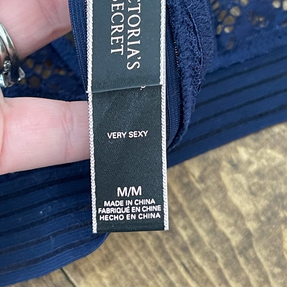 Victoria’s Secret very sexy navy blue halter lace bralette size medium - Picture 6 of 6